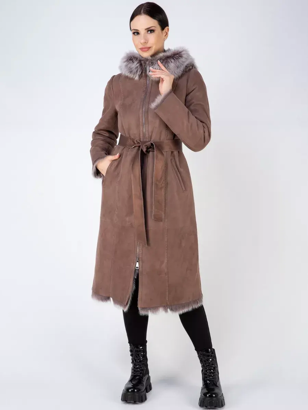 Дубленка зимняя с капюшоном натуральная