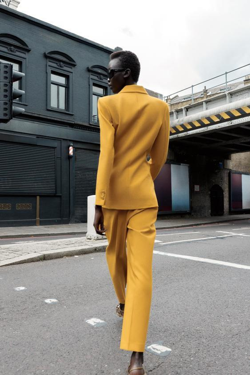 ZARA БРЮКИ СЛИМ С ВЫСОКОЙ ПОСАДКОЙ, ГОРЧИЧНЫЙ