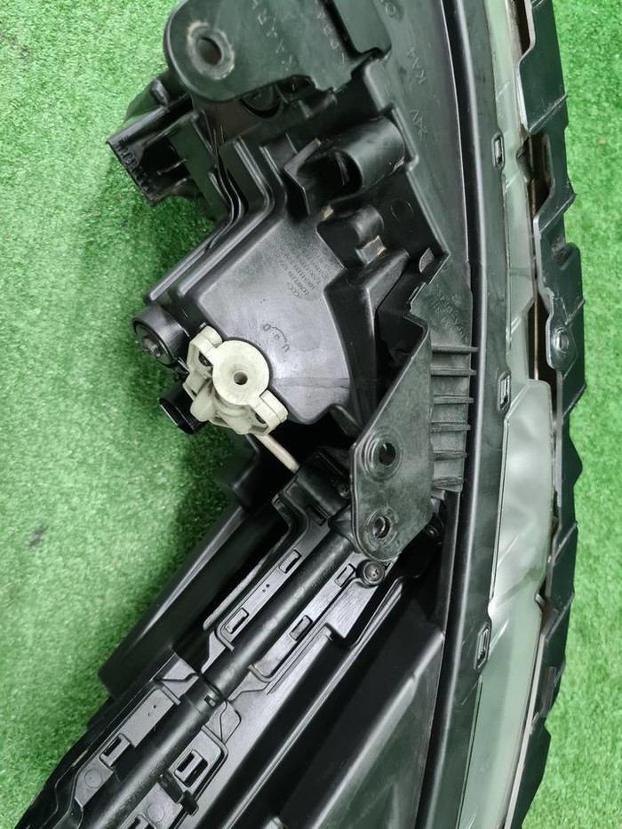 Фара правая Kia Carnival 4 (2020-2023) LED