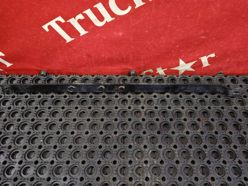 Кронштейн патрубков радиатора