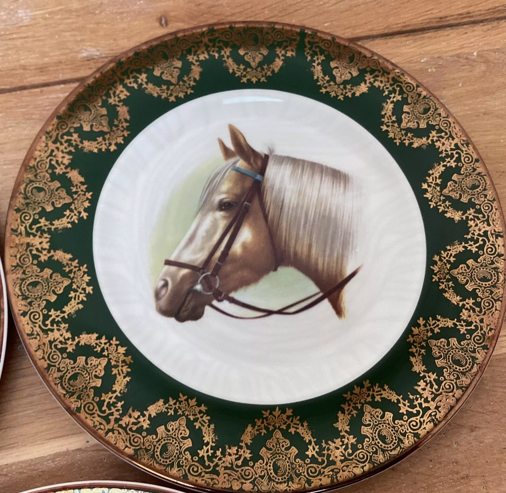 Винтажная коллекционная декоративная кабинетная тарелка с изображением лошади