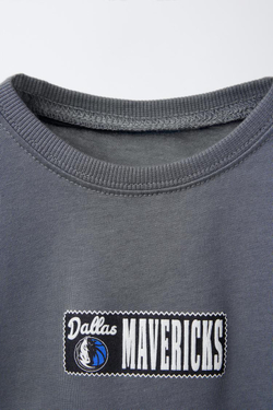 ZARA ФУТБОЛКА С ПРИНТОМ NBA ©DAHLES MAVERICKS, МЯГКИЙ СЕРЫЙ