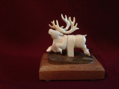 Северный олень, фигура из кости