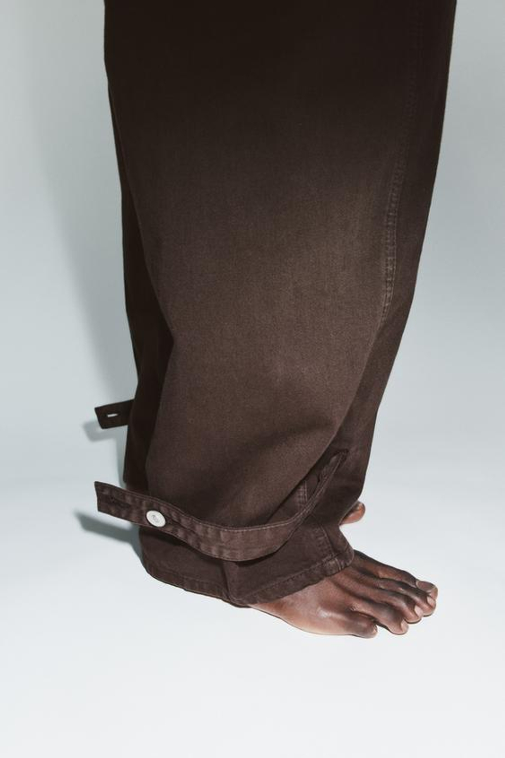 ZARA ДЖИНСЫ TRF BALLOON СО СРЕДНЕЙ ПОСАДКОЙ И ШЛЁВКАМИ, КОРИЧНЕВЫЙ