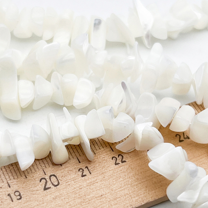 Перламутр крошка крупная, размер около 7-13 мм, цена за нить 38 см