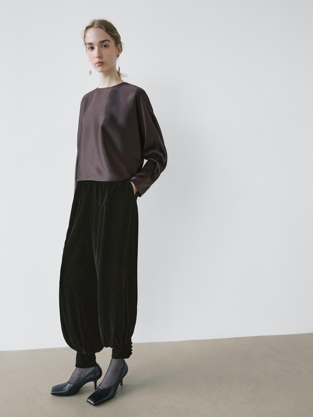 Massimo Dutti Блузка с короткими рукавами «летучая мышь» из 100% шелка - STUDIO, серо-коричневый