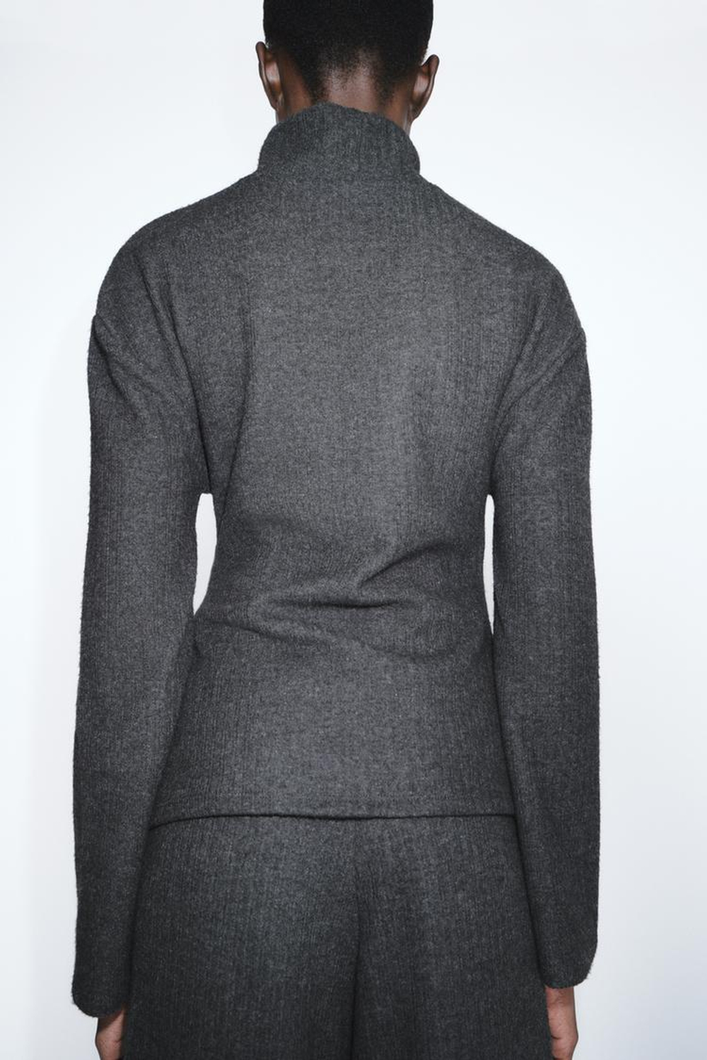 ZARA МЯГКИЙ ТОП СО СКЛАДКАМИ, СЕРЫЙ С МЕЛАНЖЕВЫМ ЭФФЕКТОМ