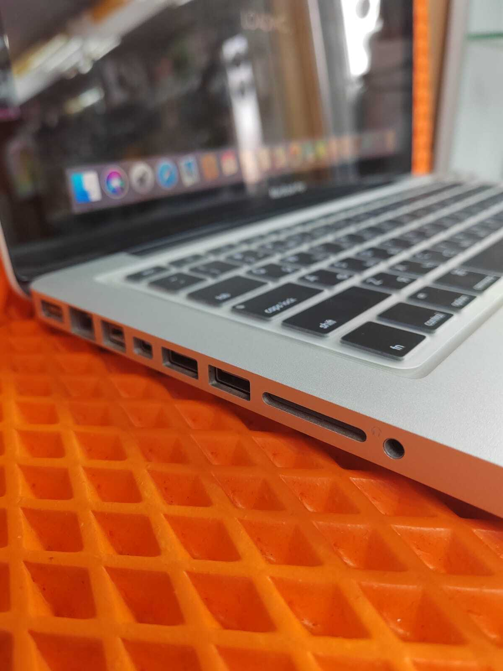 Ноутбук Apple 13 Pro 2010