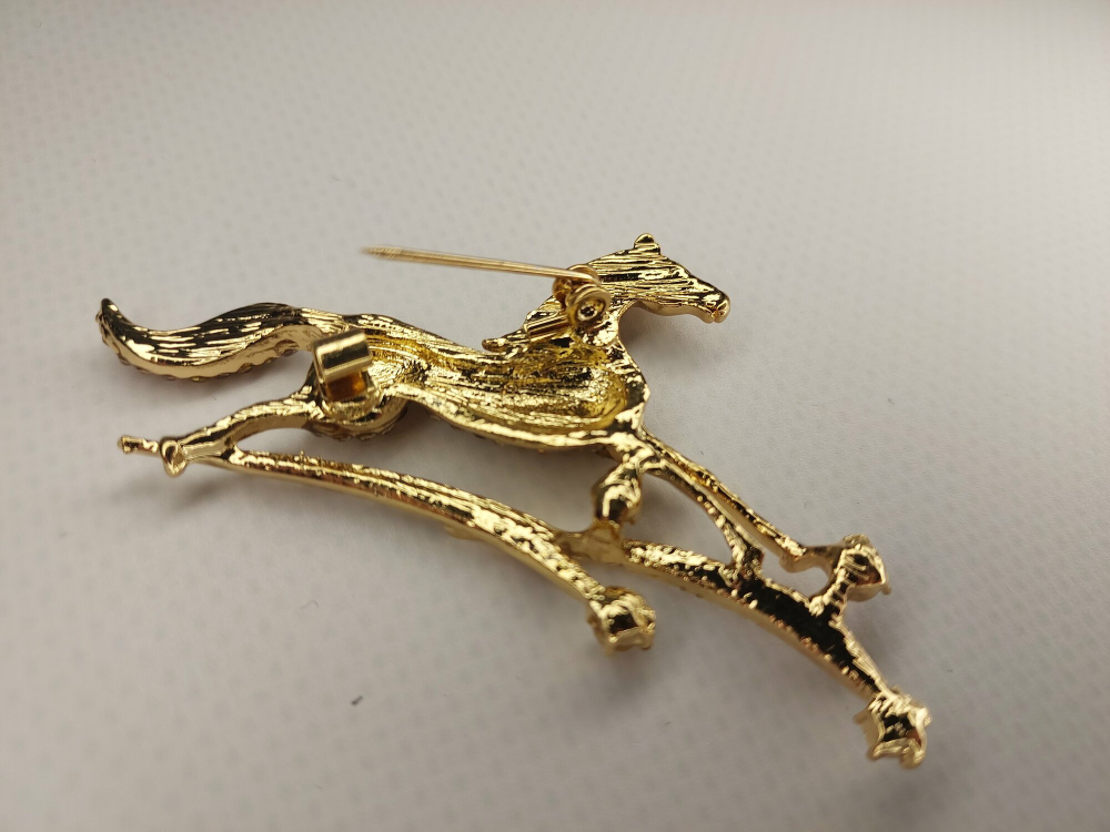 Брошка "Огненная лошадь". Женская брошь,украшение. Подарок на новый год. Символ года