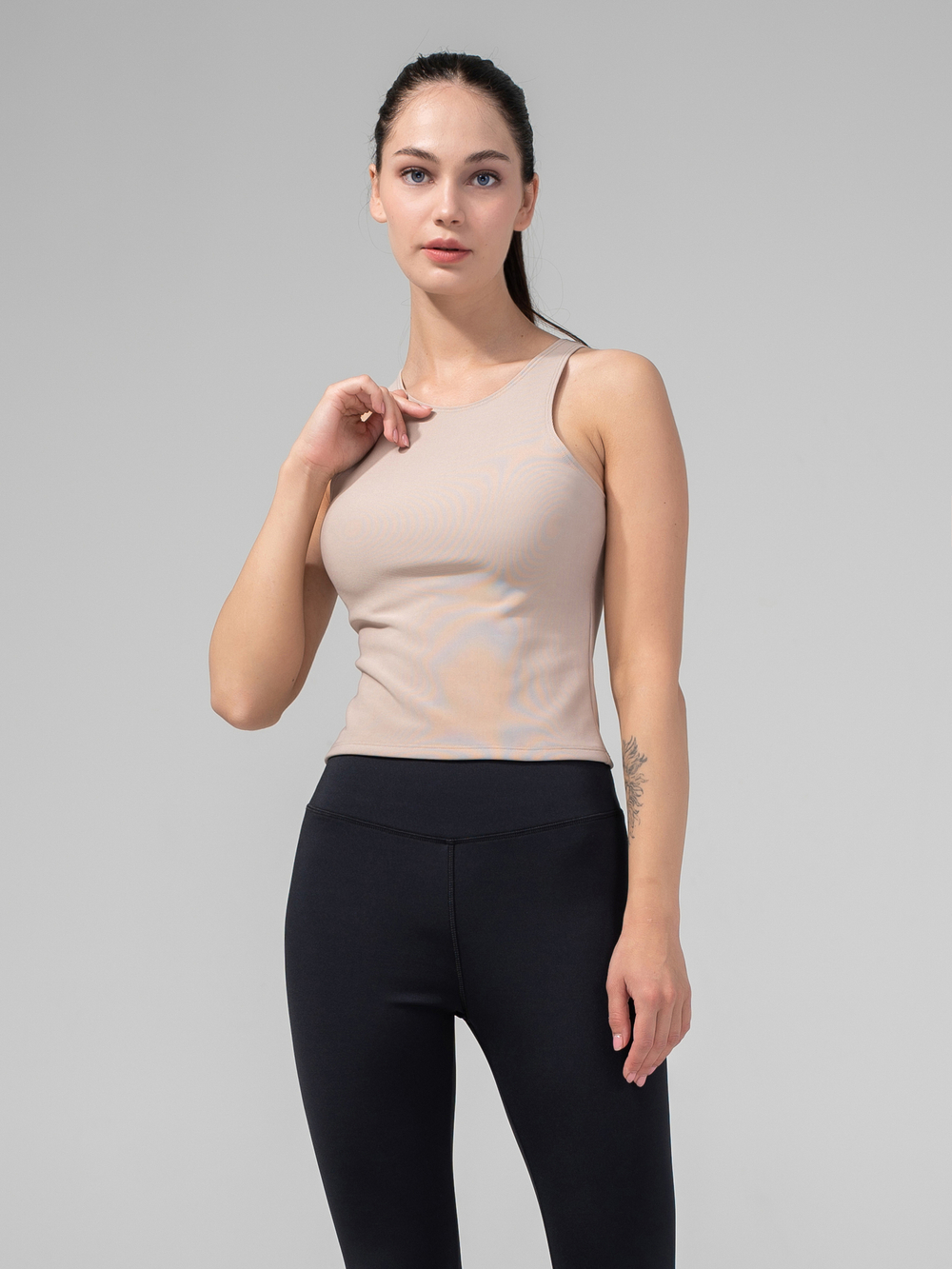 Майка Hillary, Nude