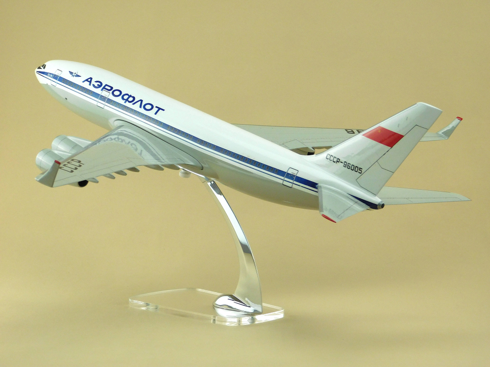 Модель самолета Ил-96-300 (М1:100, Аэрофлот СССР-96005)