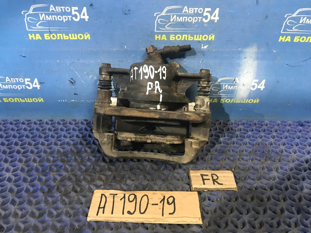 Суппорт тормозной передний правый TOYOTA CARINA E 1996