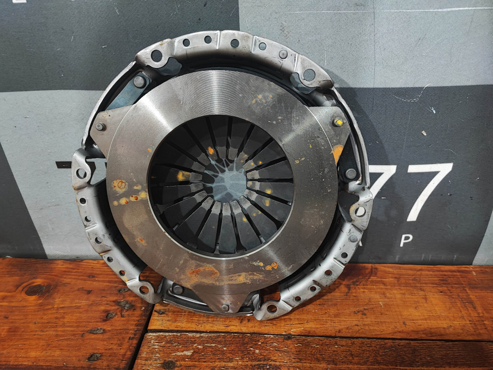 Корзина сцепления Almera Classic (B10), Pulsar (N16)  Новое Оригинал 302108n700