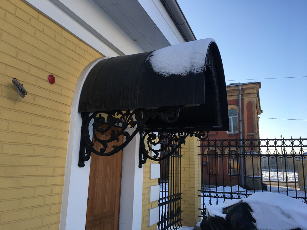 Изготовление кованых козырьков