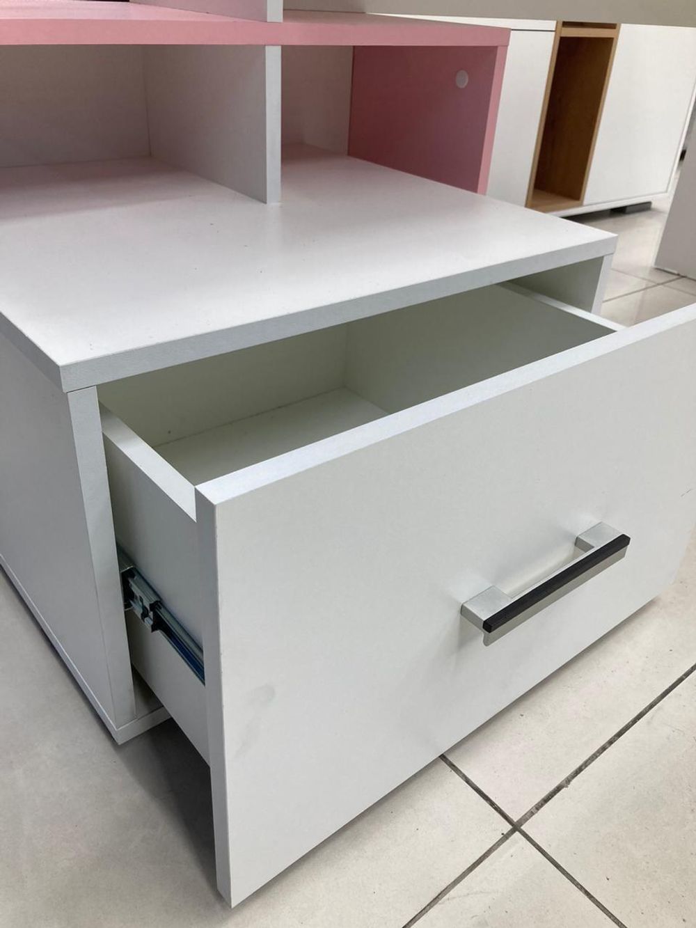 Стол письменный В-1 белый/розовый