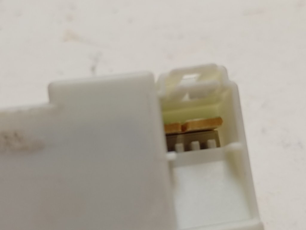 EWUC4105 кт43 Датчик уровня воды для стиральных машин Indesit Ariston 16002692104 б/у