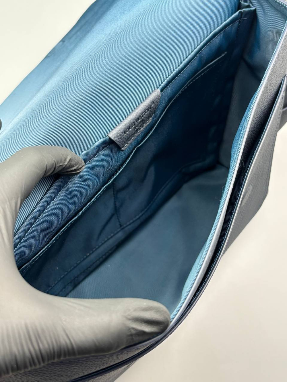 Сумка-мессенджер Louis Vuitton