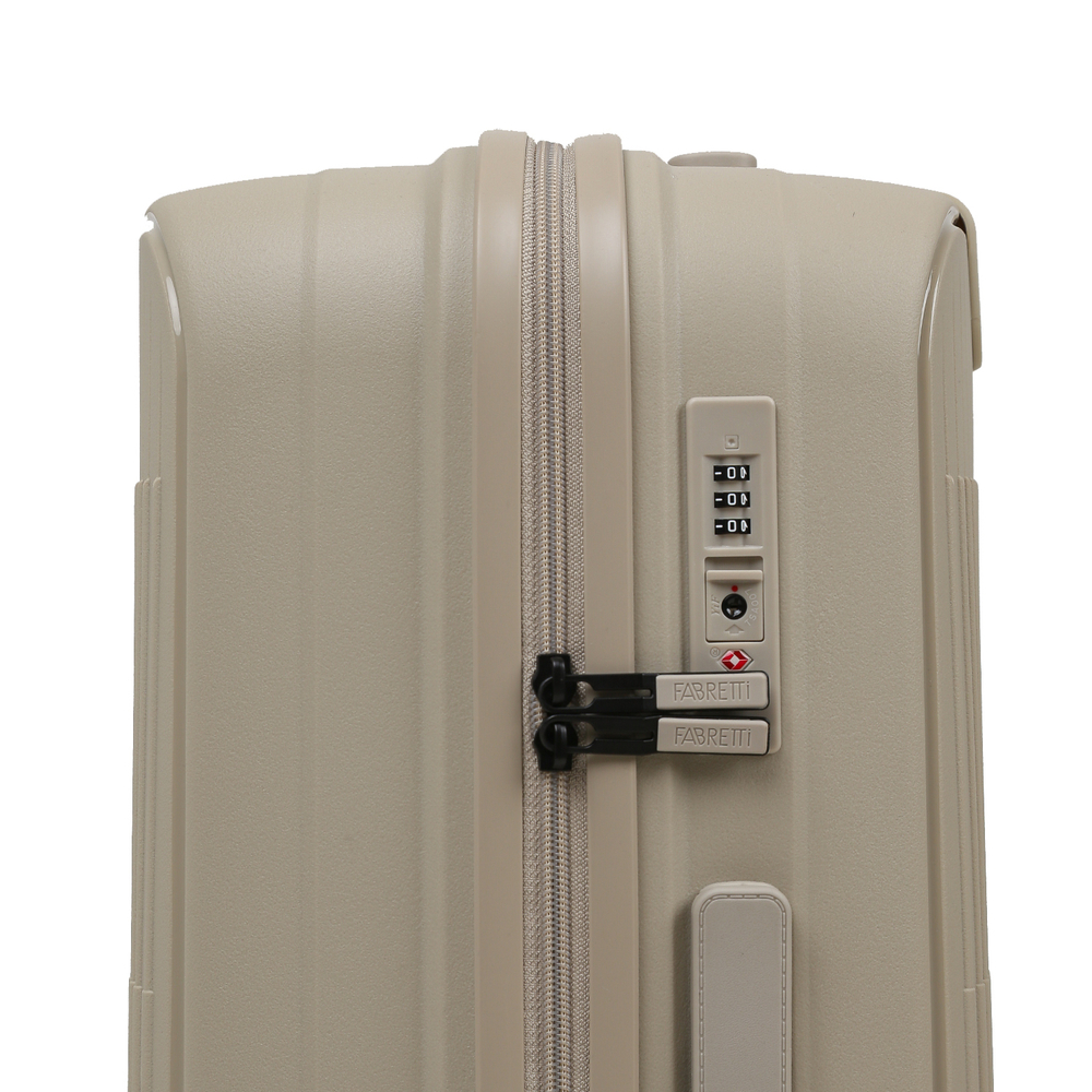 Чемодан средний (М) полипропилен "Fabretti"