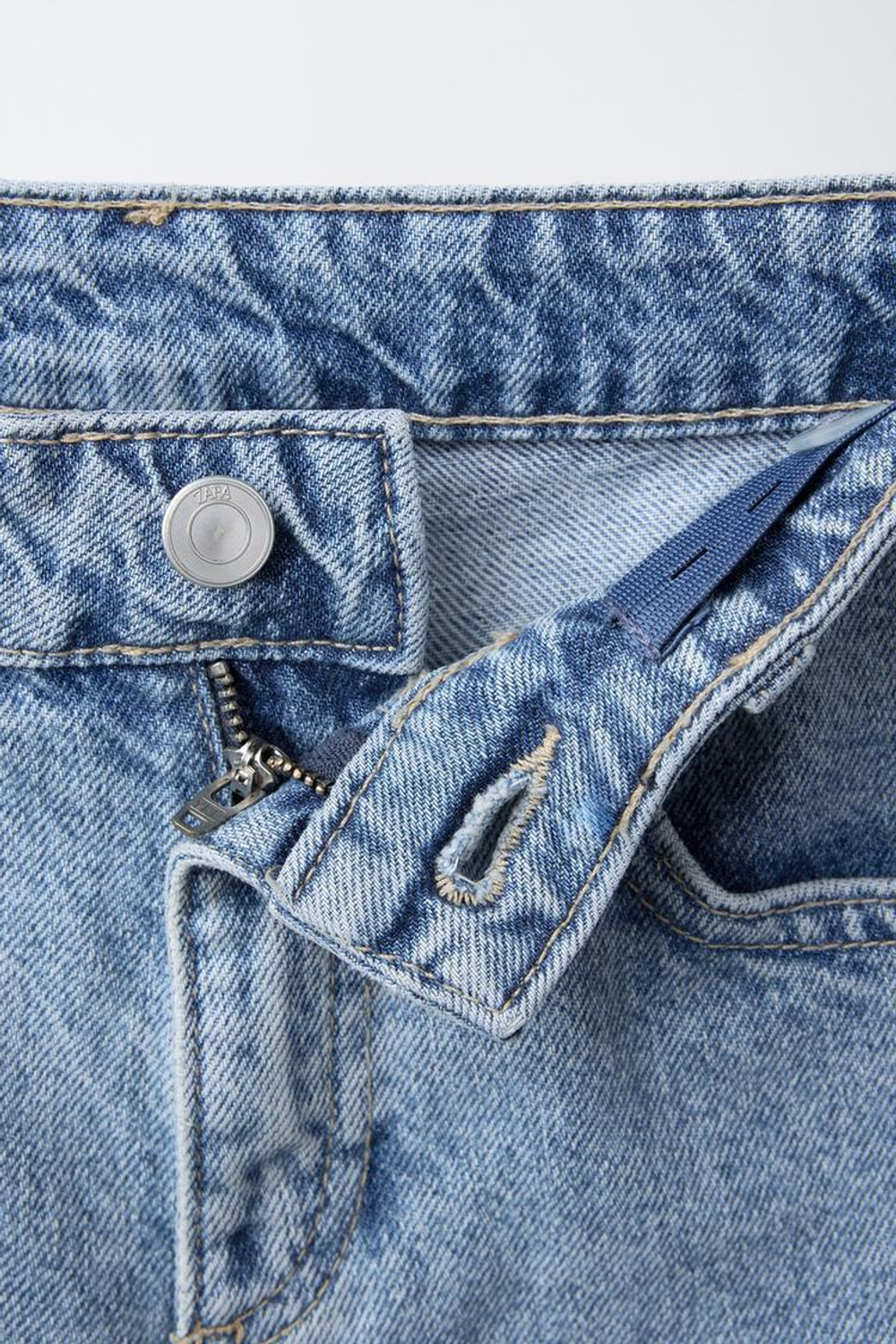 ZARA ДЖИНСЫ STRAIGHT С ВЫШИВКОЙ «ВИШНИ», СИНИЙ