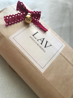 Скатерть на стол новогодняя (50*50см)-салфетка-дорожка "Еловая гирлянда" LAV ANNA LUKOSHINA