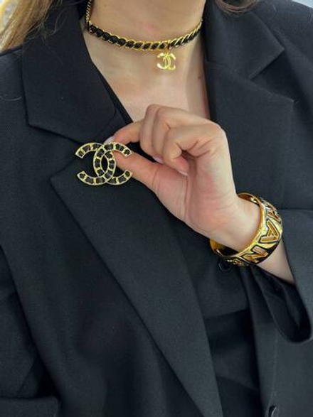 Брошь CHANEL