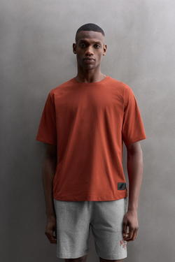 ZARA ФУТБОЛКА С НАШИВКОЙ, БУРГУНДИ