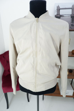 Куртка Bershka светлая 46 размер