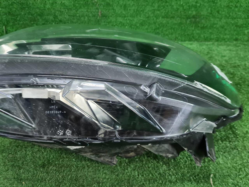 Битая Фара левая Opel Zafira Life (2019-н.в.) ксенон