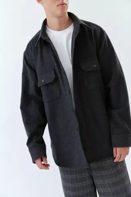 Объемная мужская рубашка серого цвета