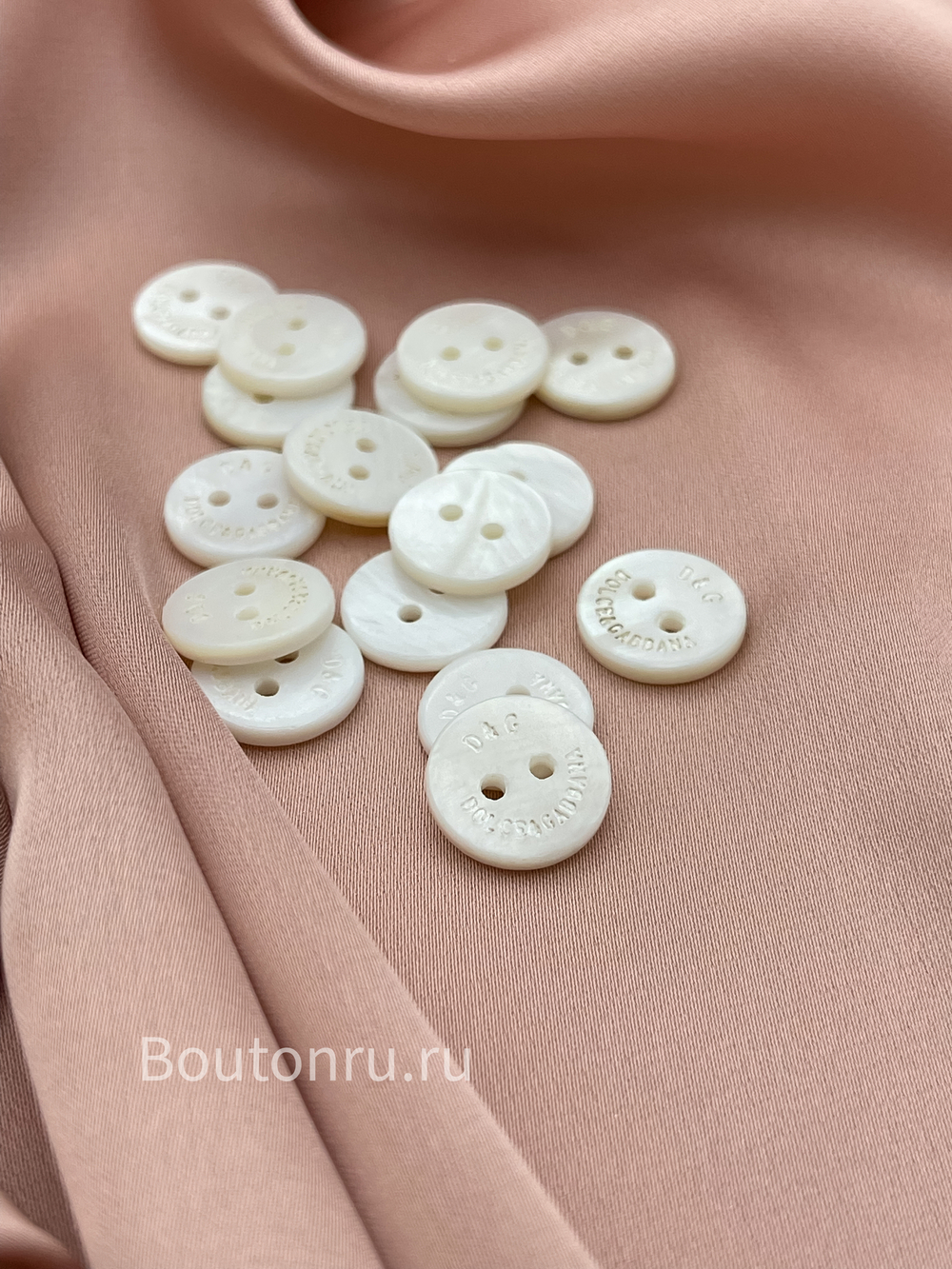 Пуговицы ДГ теплый белый перламутр