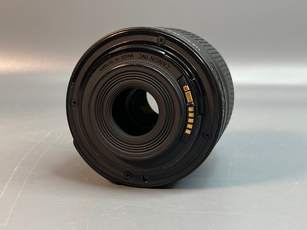 Canon 2000D Kit 18-55mm 3.5-5.6 IS II 800 кадров