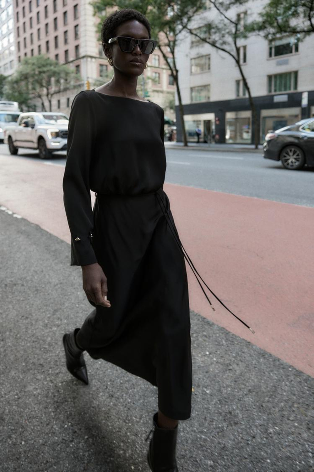 ZARA ПЛАТЬЕ МИДИ ИЗ КРЕПА С ПОЯСОМ, ЧЕРНЫЙ