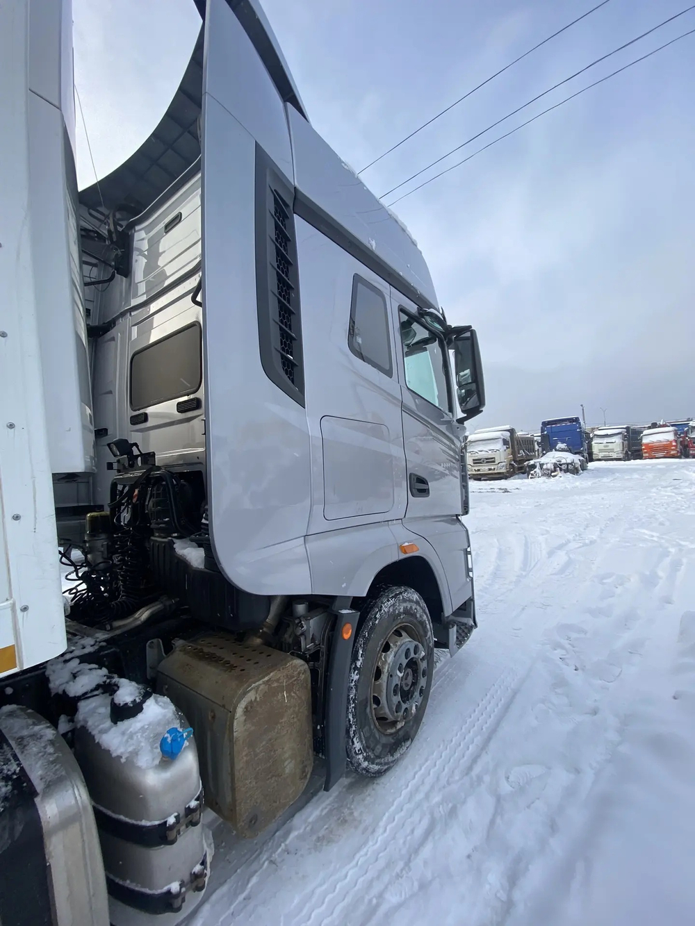 FAW J7 4x2 Седельный тягач CA4180P77K25E5 (Дизельный, 12,5 л, 553 л.с., АТ)
