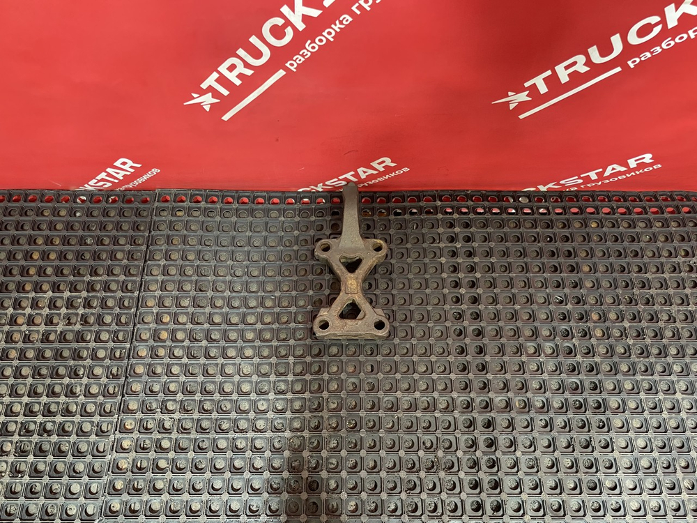 Кронштейн заднего амортизатора левый