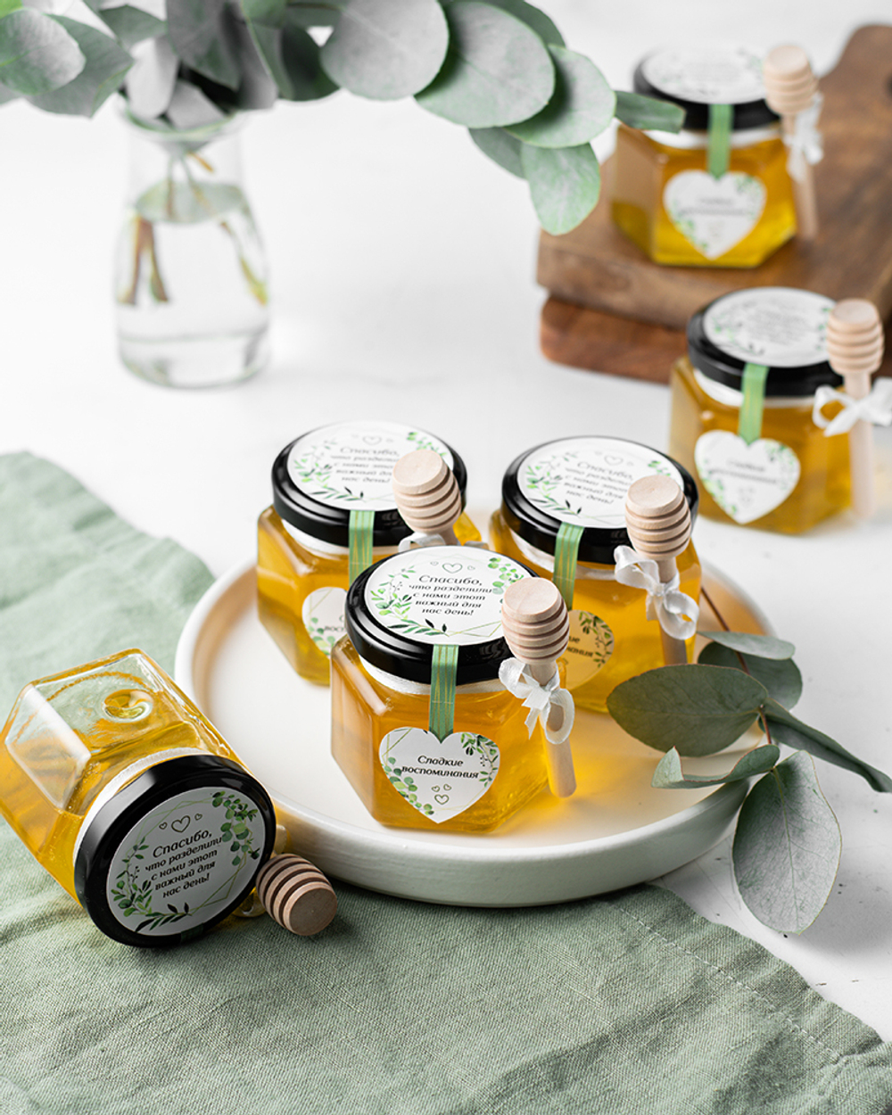 Набор свадебных бонбоньерок (свадебные комплименты для гостей) "Сладкие воспоминания", 6 баночек с медом по 140 грамм
