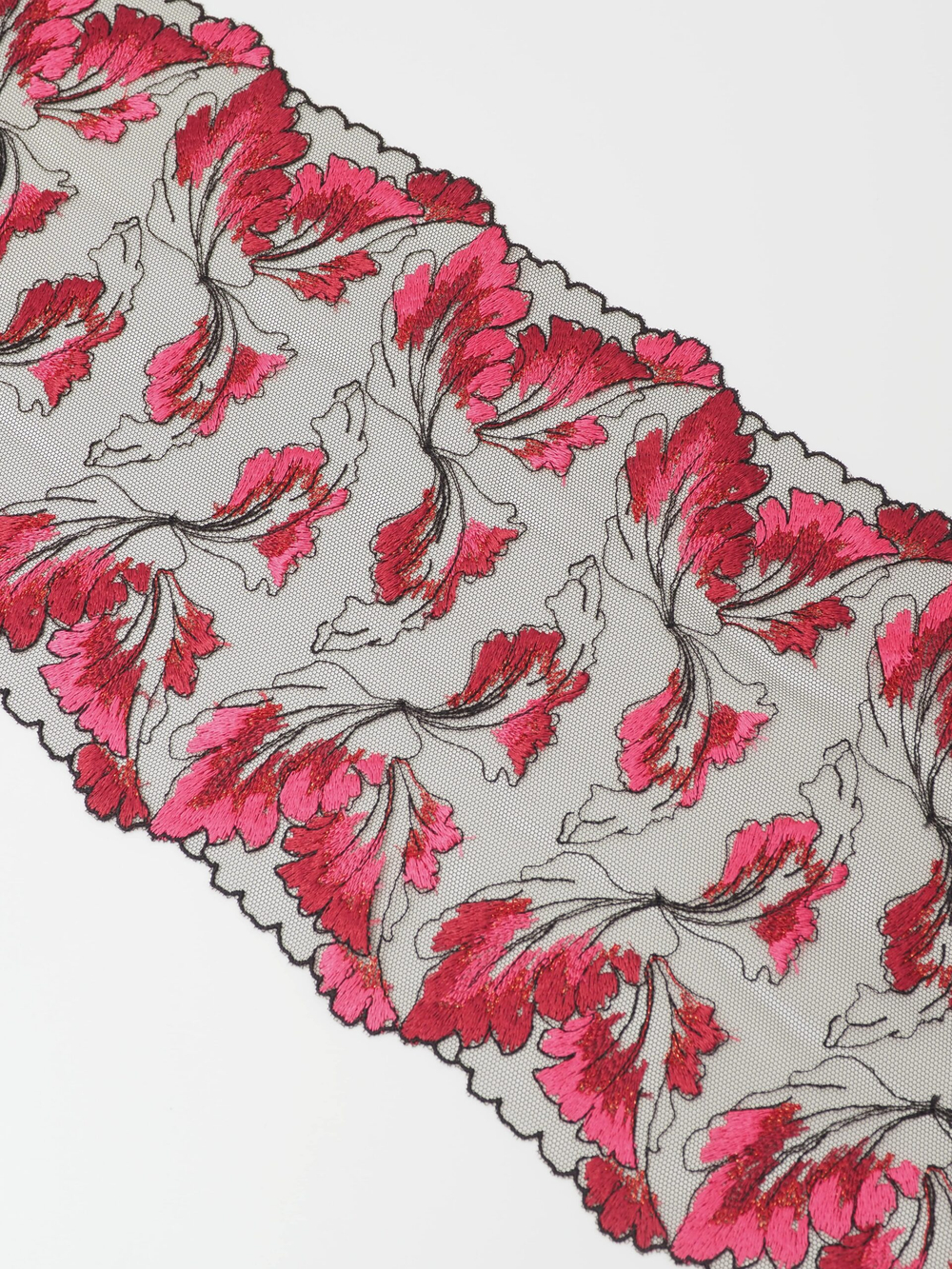 Вышивка на сетке черная с темно-красным и малиновой фуксией неэластичная ширина 18 см