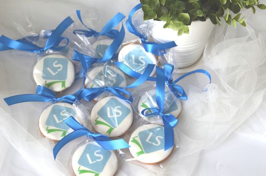 Пряники с логотипом Lancman School (упаковка с лентой)