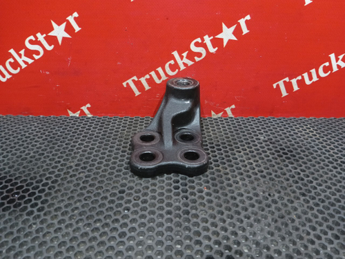 Кронштейн переднего амортизатора правый 2024г