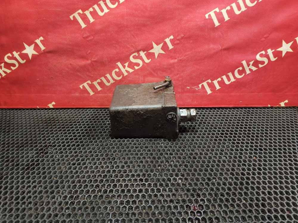 Насос подъема кабины