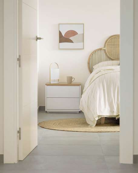 Прикроватная тумбочка Abilen шпон дуба и белый лак 53,4 x 44 см