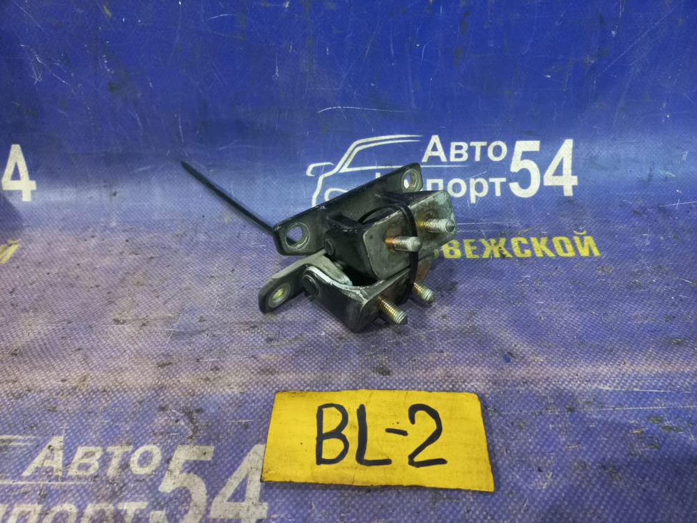 Петля багажника Kia SORENTO 2005