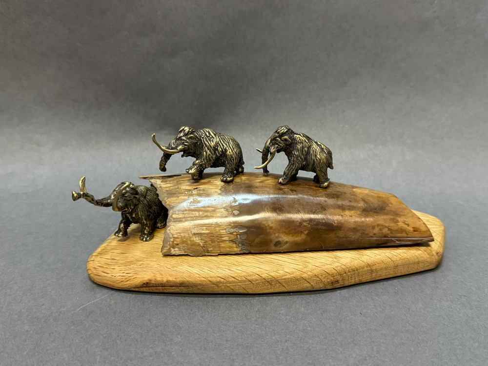 Три мамонта