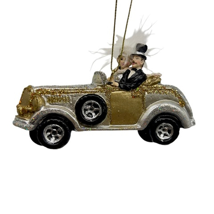 Пара в автомобиле