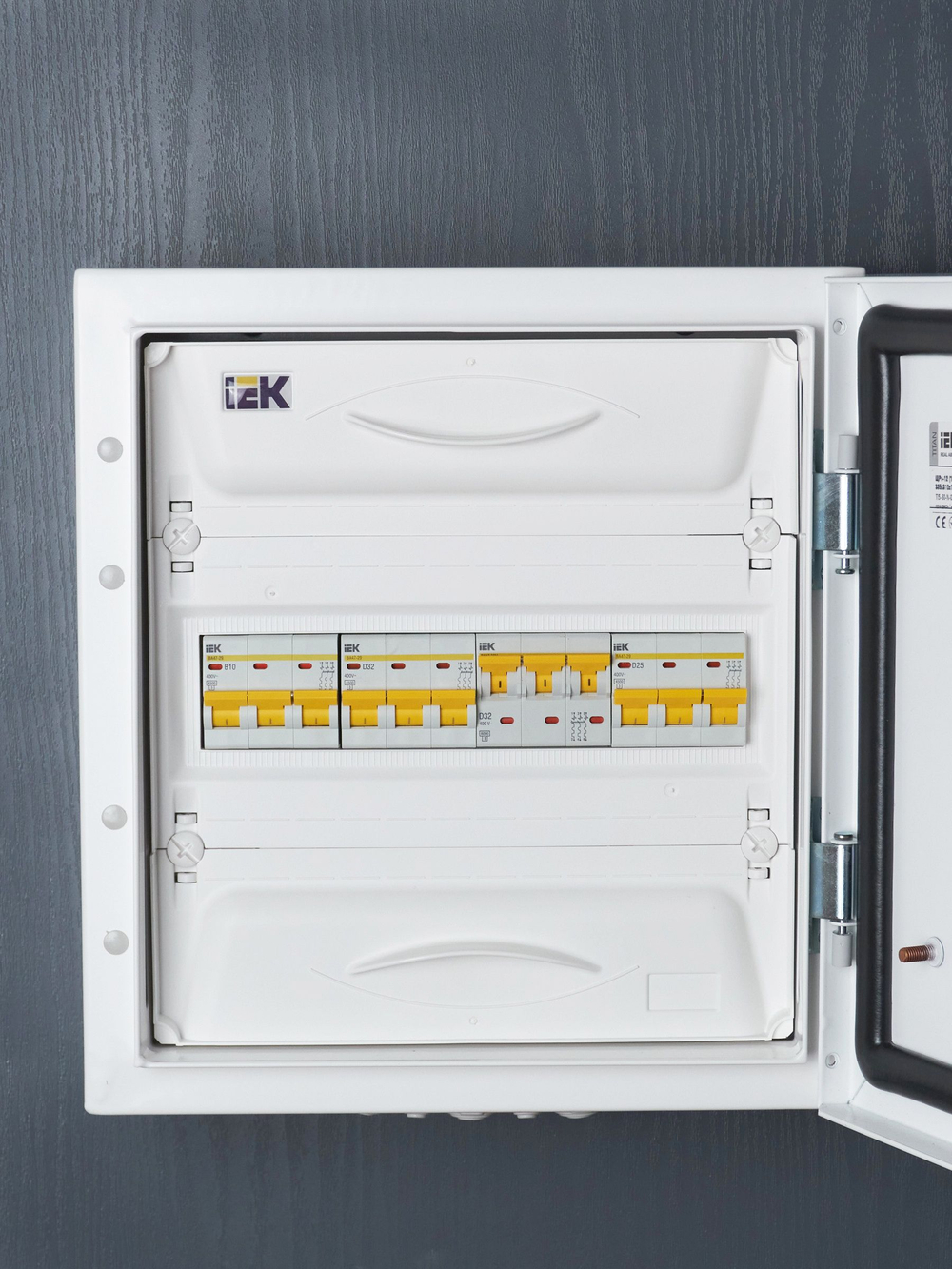 KARAT Автоматический выключатель ВА47-29 3P D 32А 4,5кА IEK