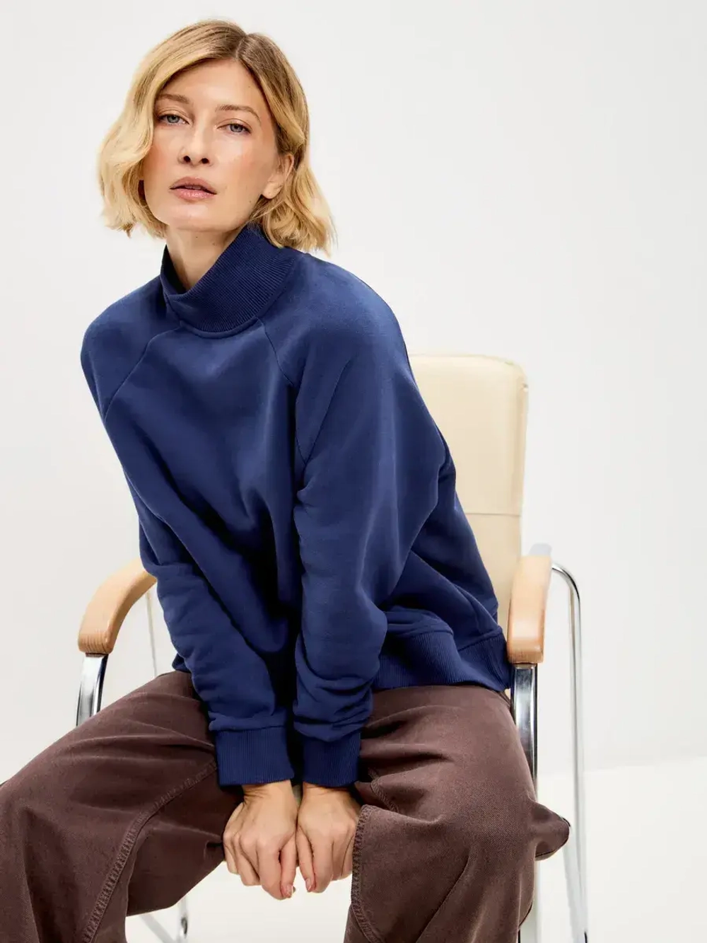 Свитер теплый с воротником свитшот