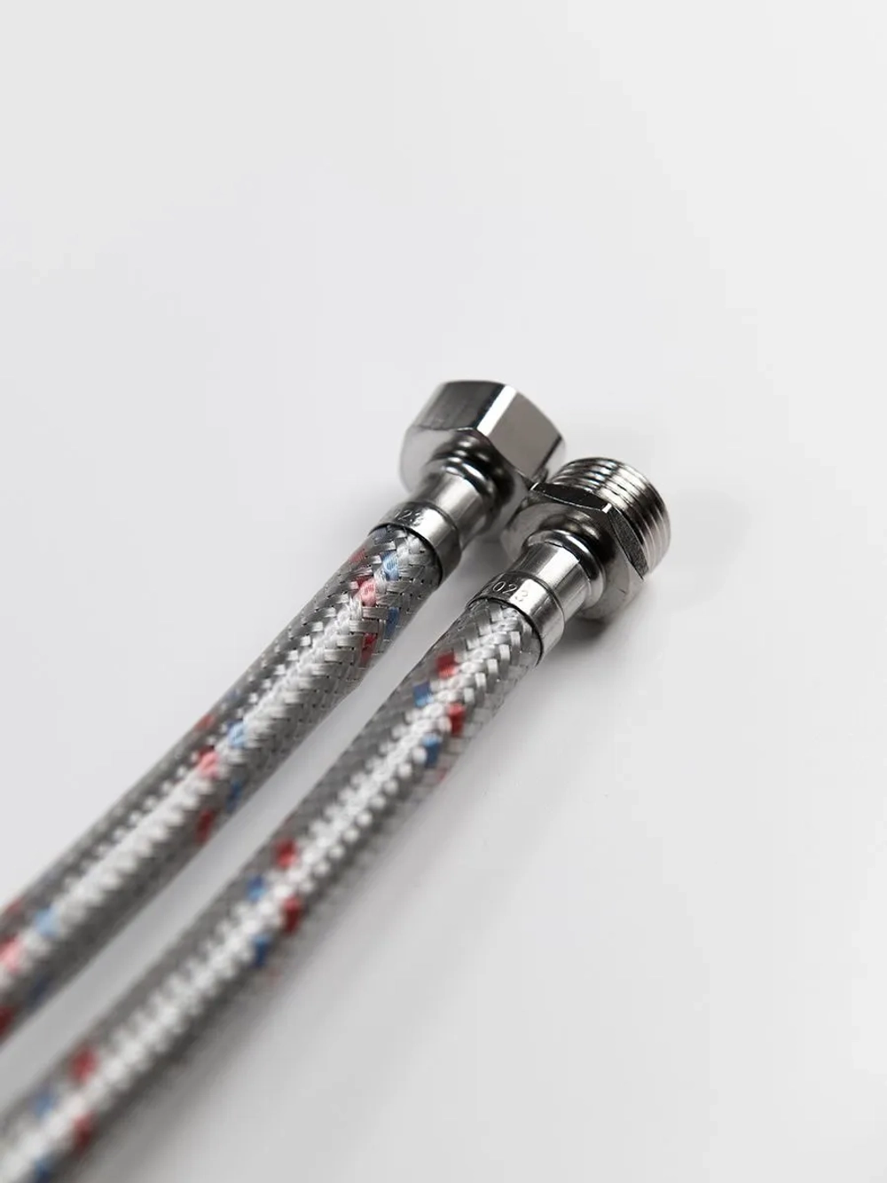 Гибкая подводка для воды в ПВХ оболочке 1/2" гайка-штуцер 120 cм, алюминиевая нить