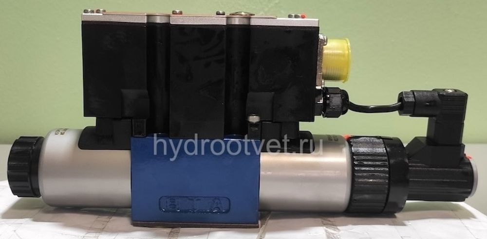 4WREE6E1-16-2X/G24K31/A1V - Пропорциональный распределитель с обратной связью по положению золотника со встроенным усилителем Ду6, A1 = ±10 В, номинальный расход 16 л/мин, схема E1-