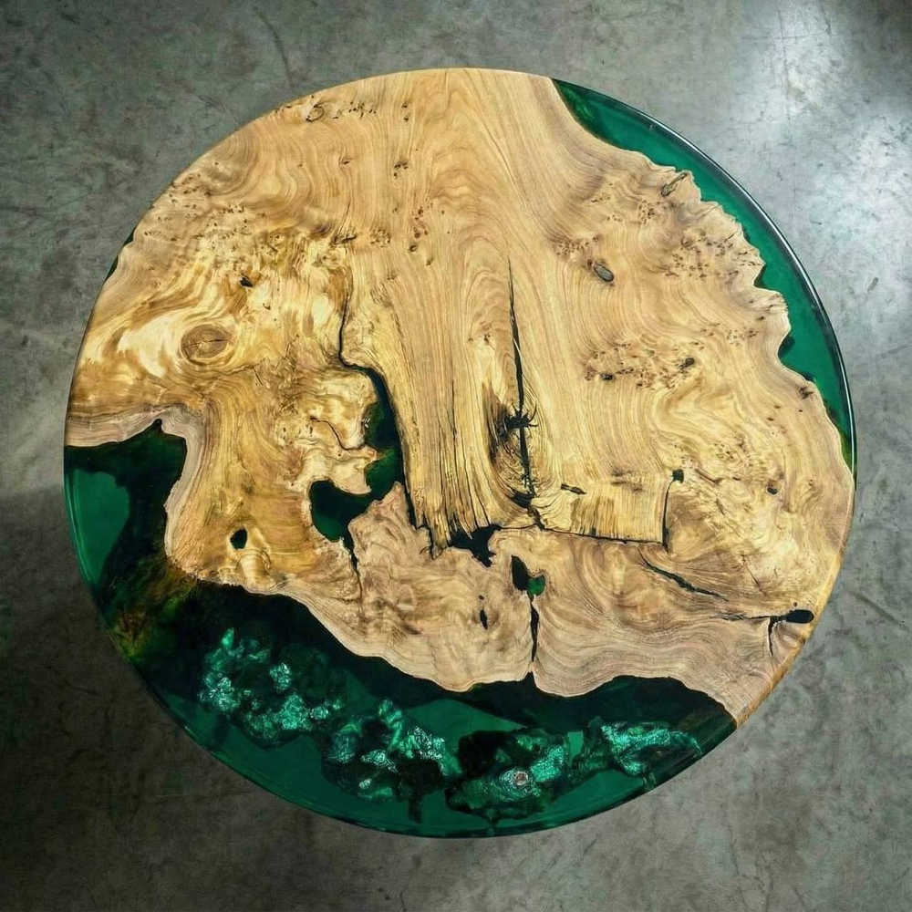 Журнальный столик из карагача с корой