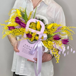 «Оттепель» Цветы в коробке с тюльпанами, мимозой