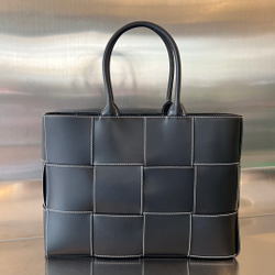Bottega Veneta Medium Arco Tote Bag 37 cm